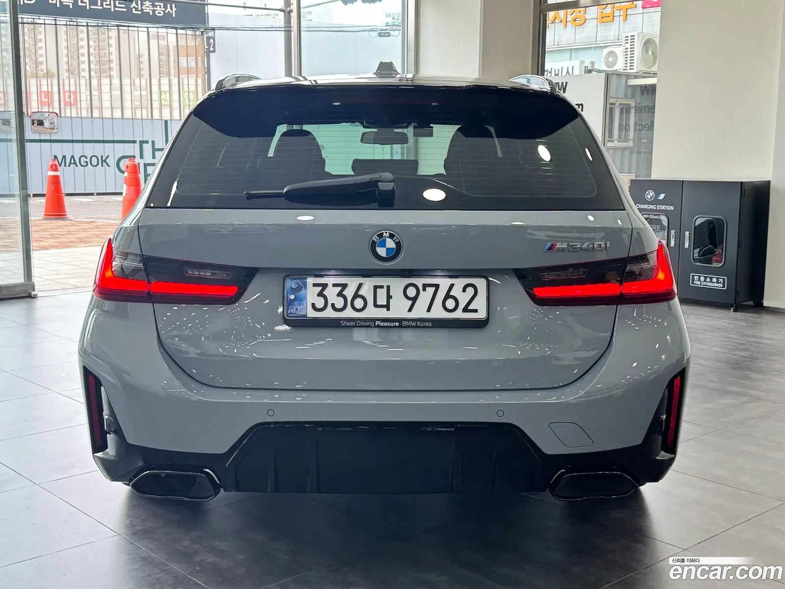 BMW 3 Series 2024 — 3