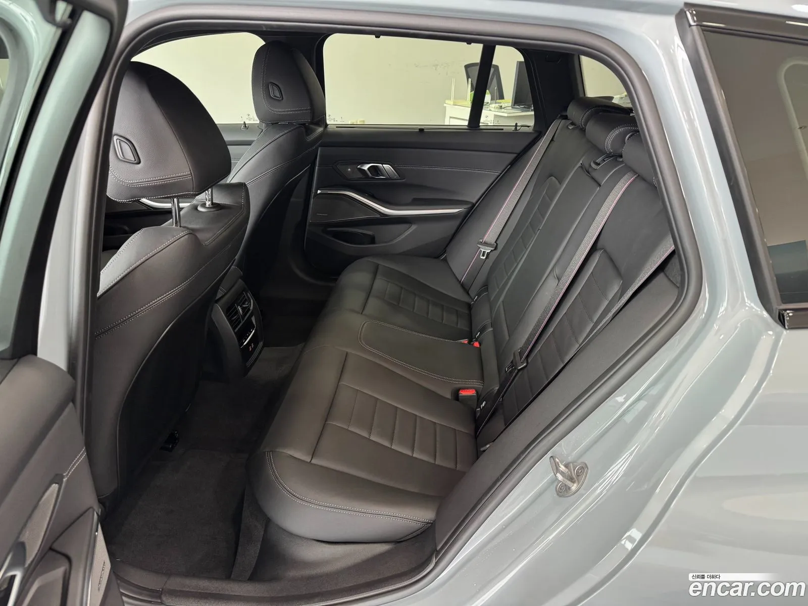 BMW 3 Series 2024 — 17