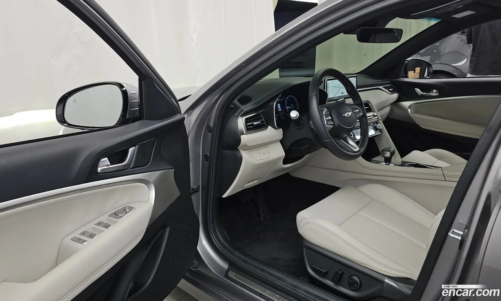 Genesis G70 2023 KMTG341CBRU132078 — 8