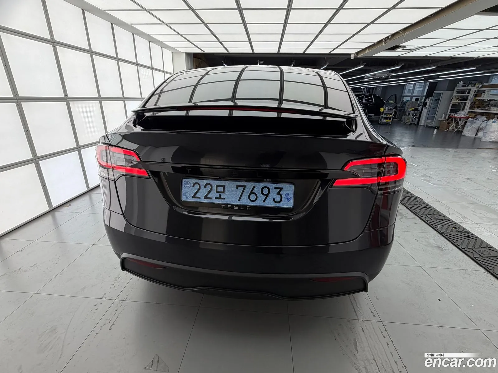 Tesla Model X 2026 — 7