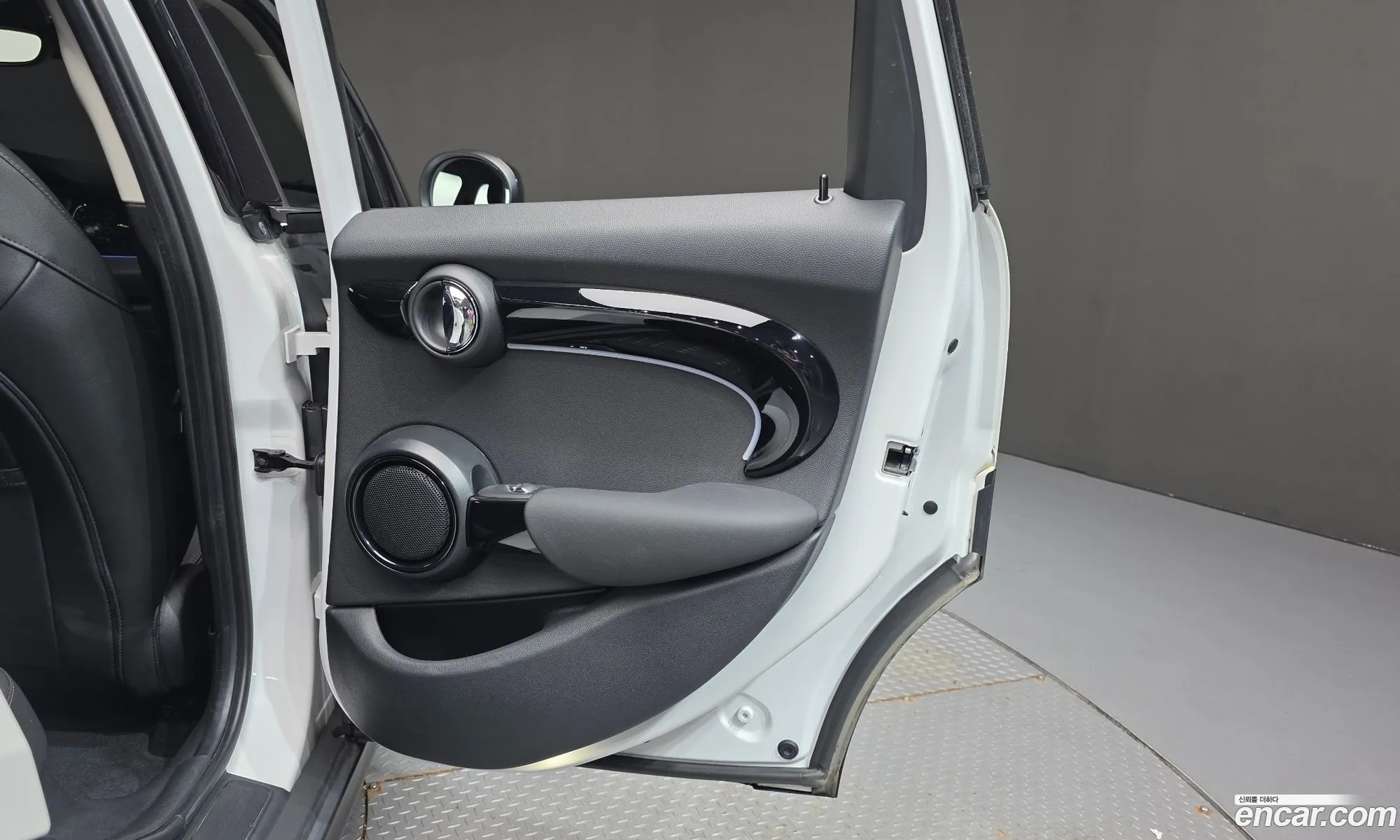 Mini Cooper 2023 — 26