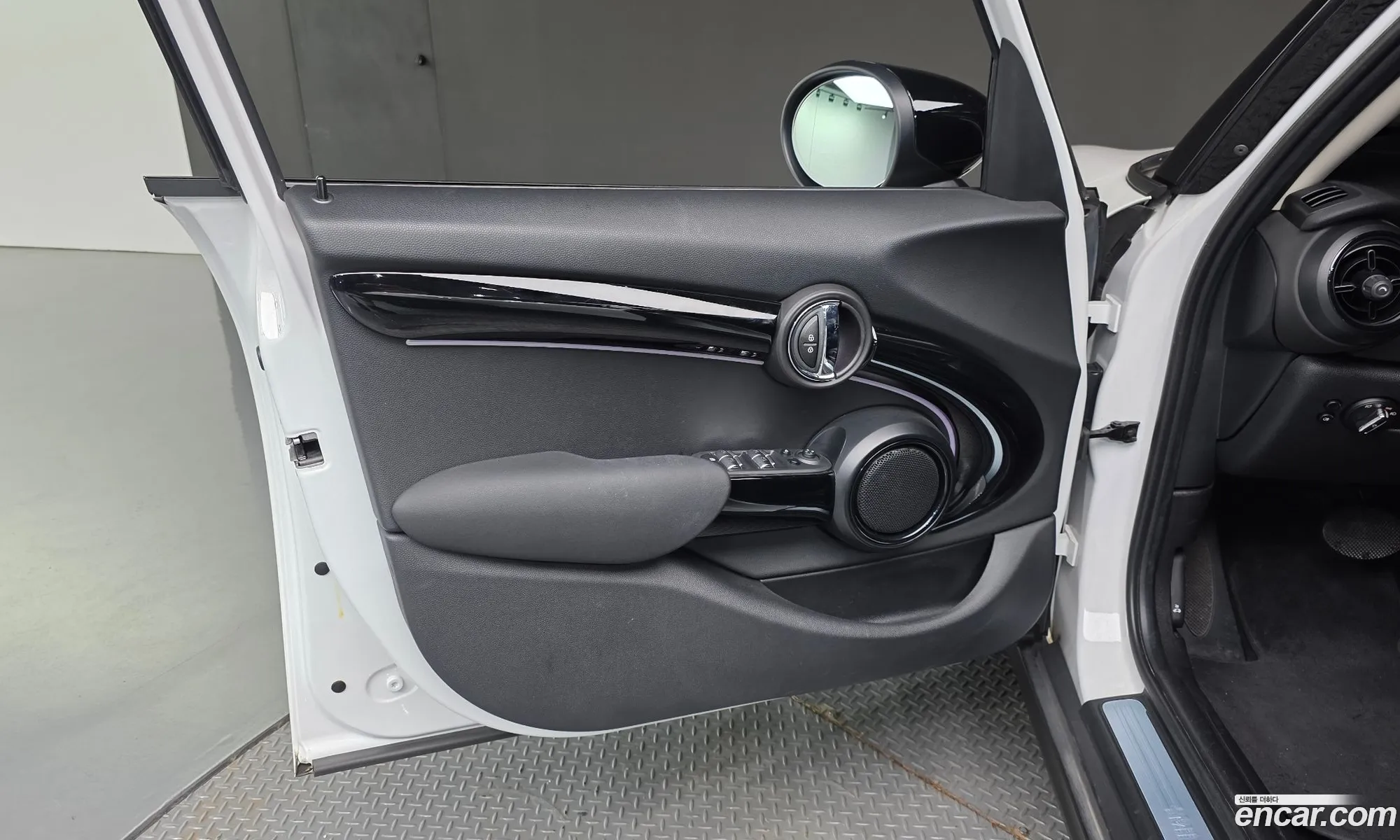 Mini Cooper 2023 — 32