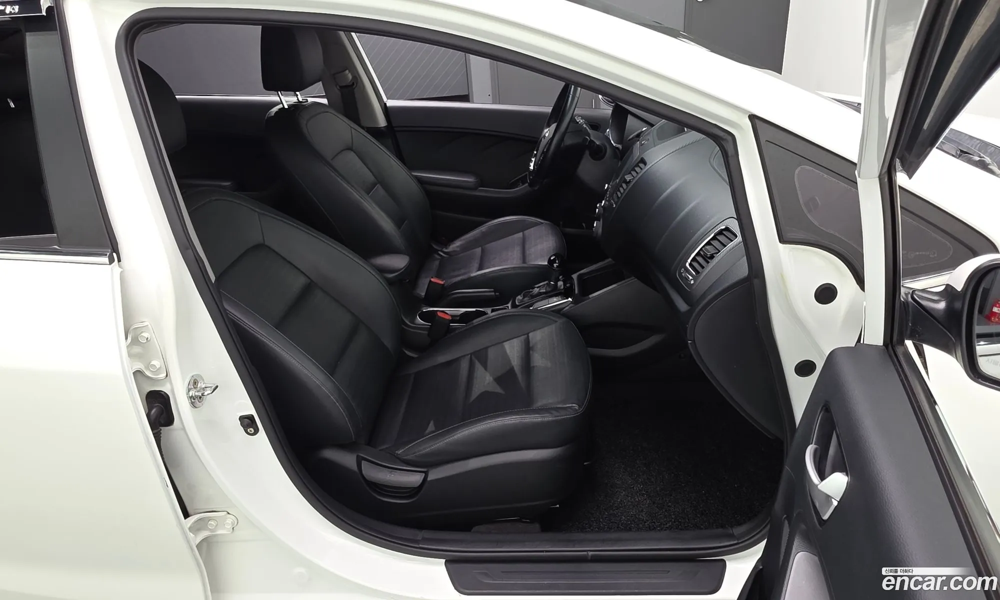Kia K3 2017 KNAFK412BJA739823 — 3