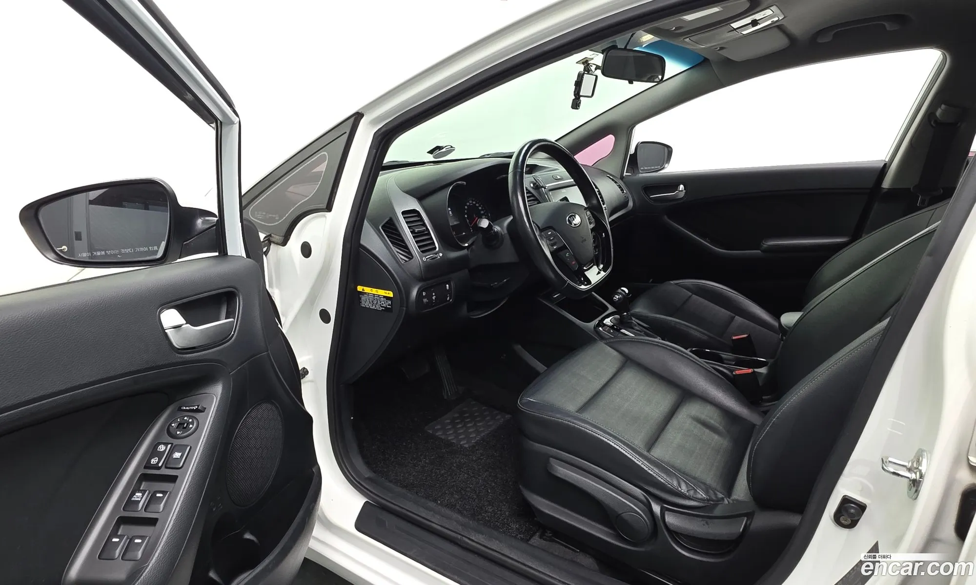 Kia K3 2017 KNAFK412BJA739823 — 10