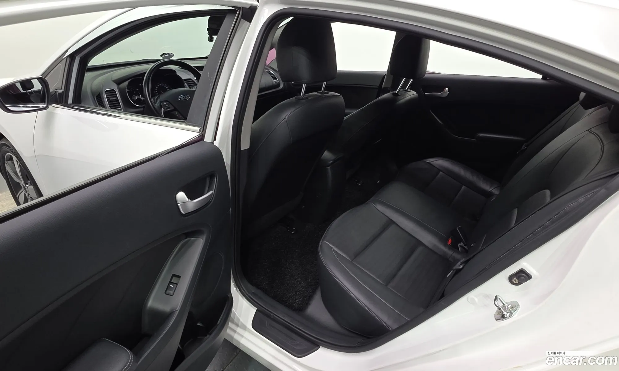 Kia K3 2017 KNAFK412BJA739823 — 16