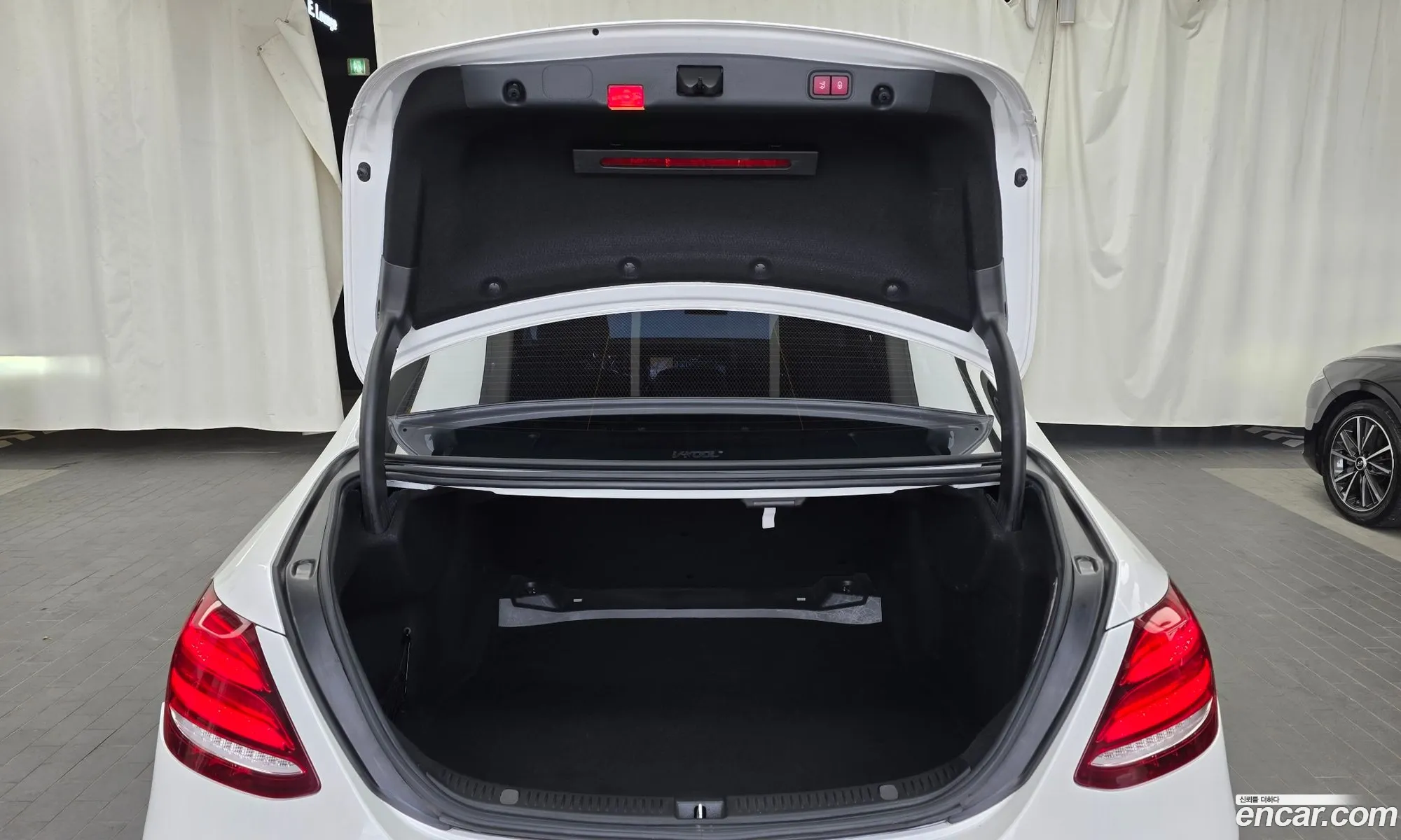 Mercedes-Benz E-Class W213 2017 WDDZF0EB1JA311034 — 20