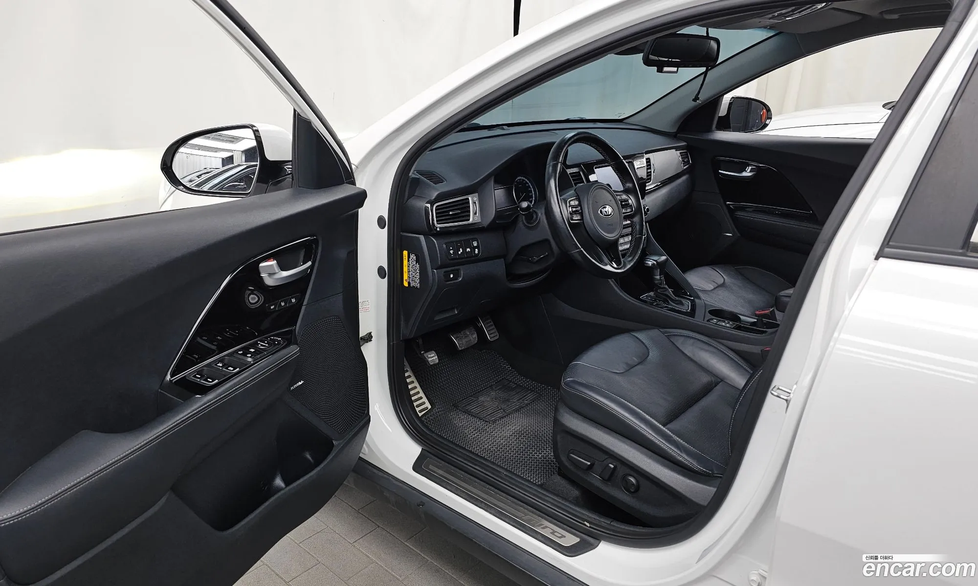 Kia Niro 2019 KNACC81CGKA269456 — 8