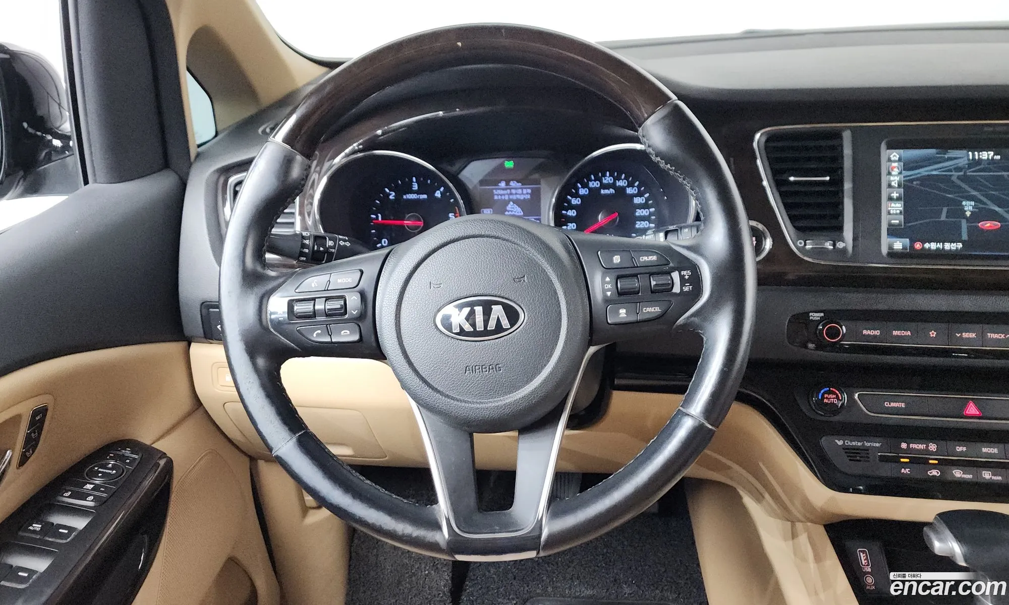 Kia Carnival 2019 KNAME81ABLS618023 — 18
