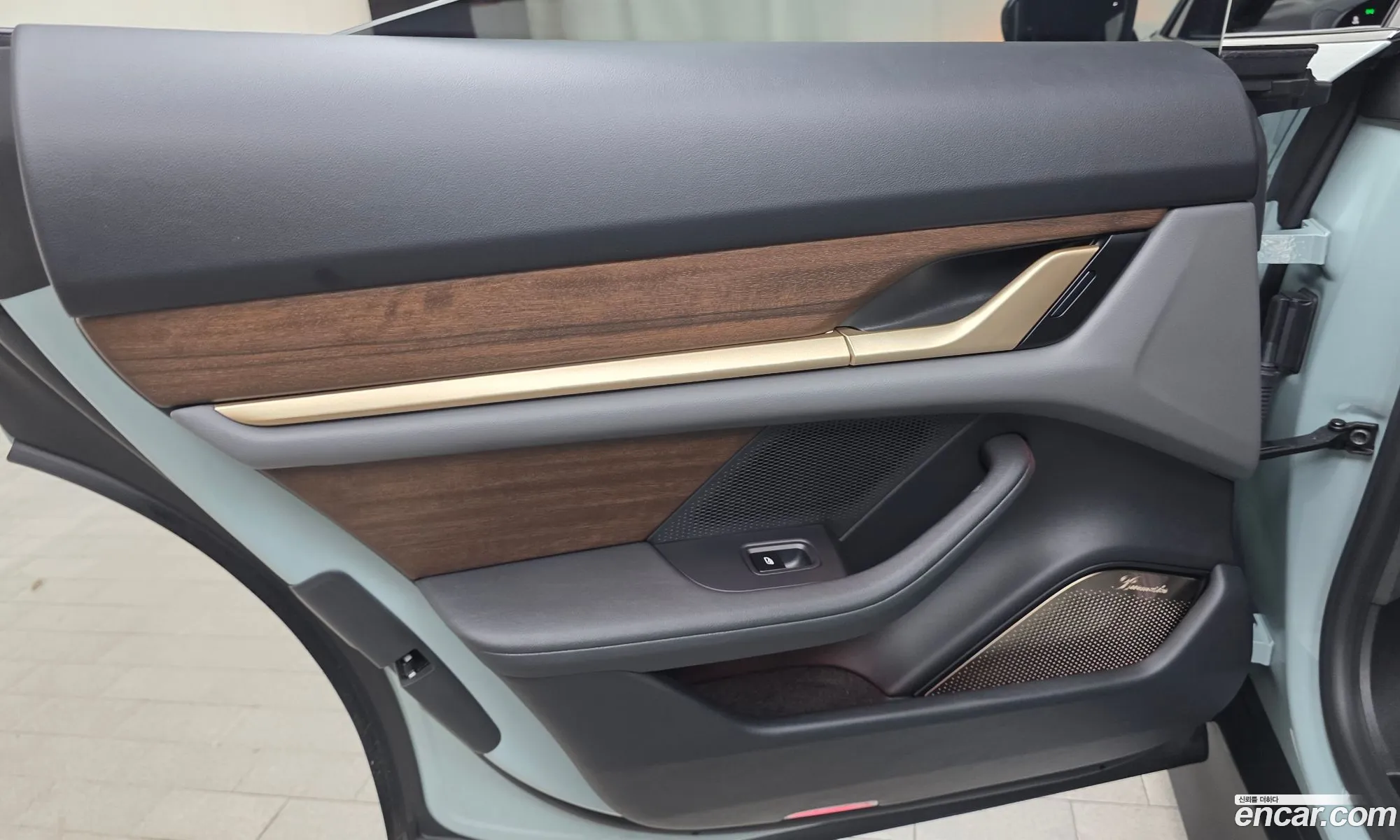 Porsche Taycan 2024 — 19