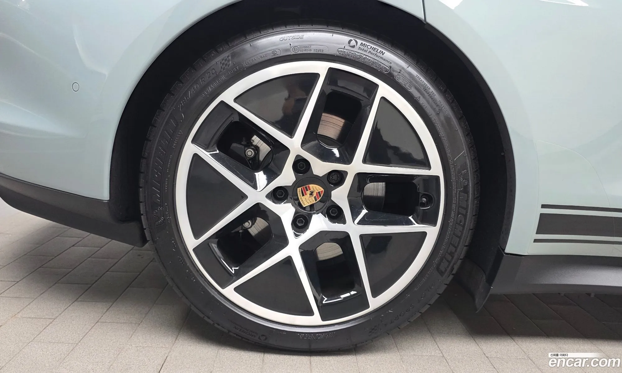 Porsche Taycan 2024 — 26