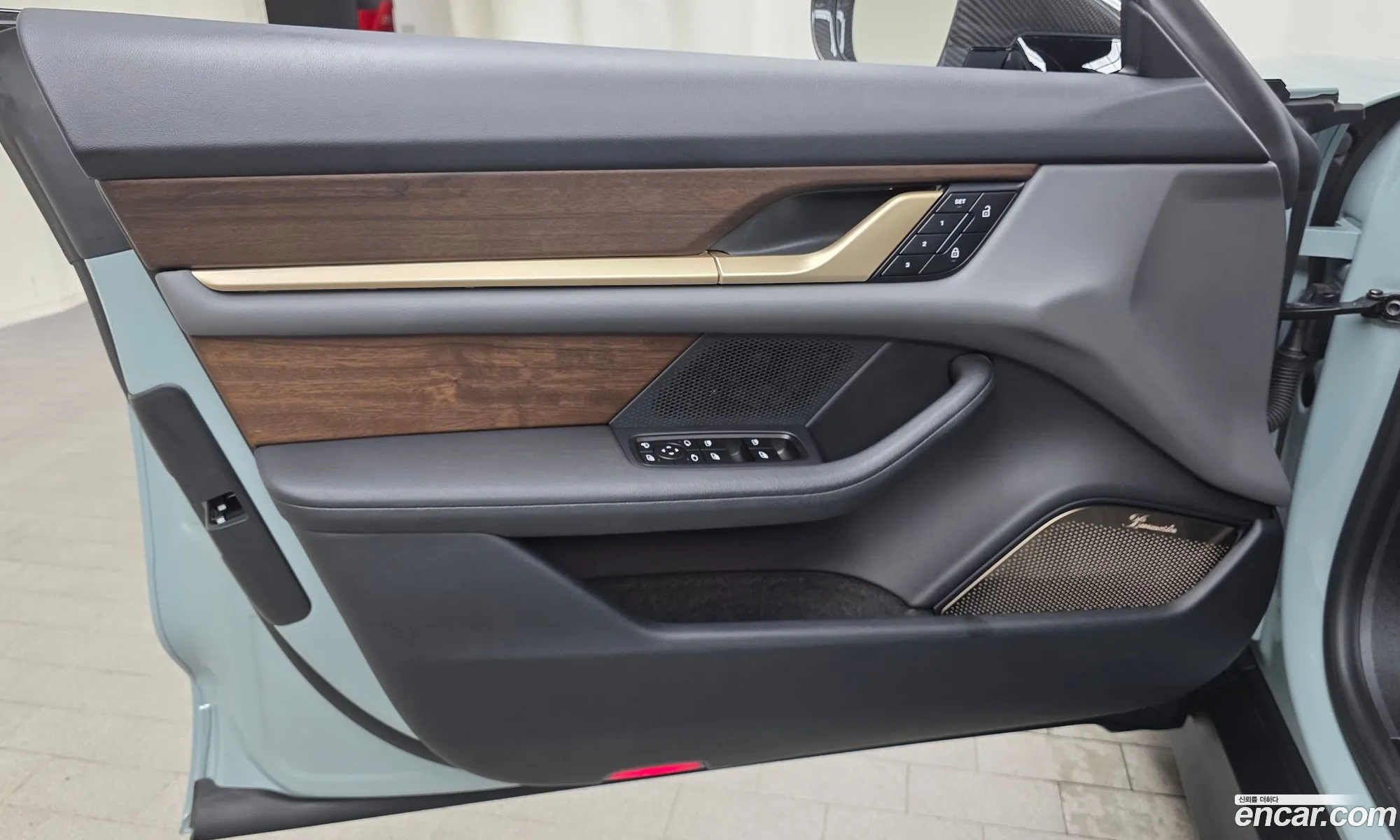 Porsche Taycan 2024 — 12