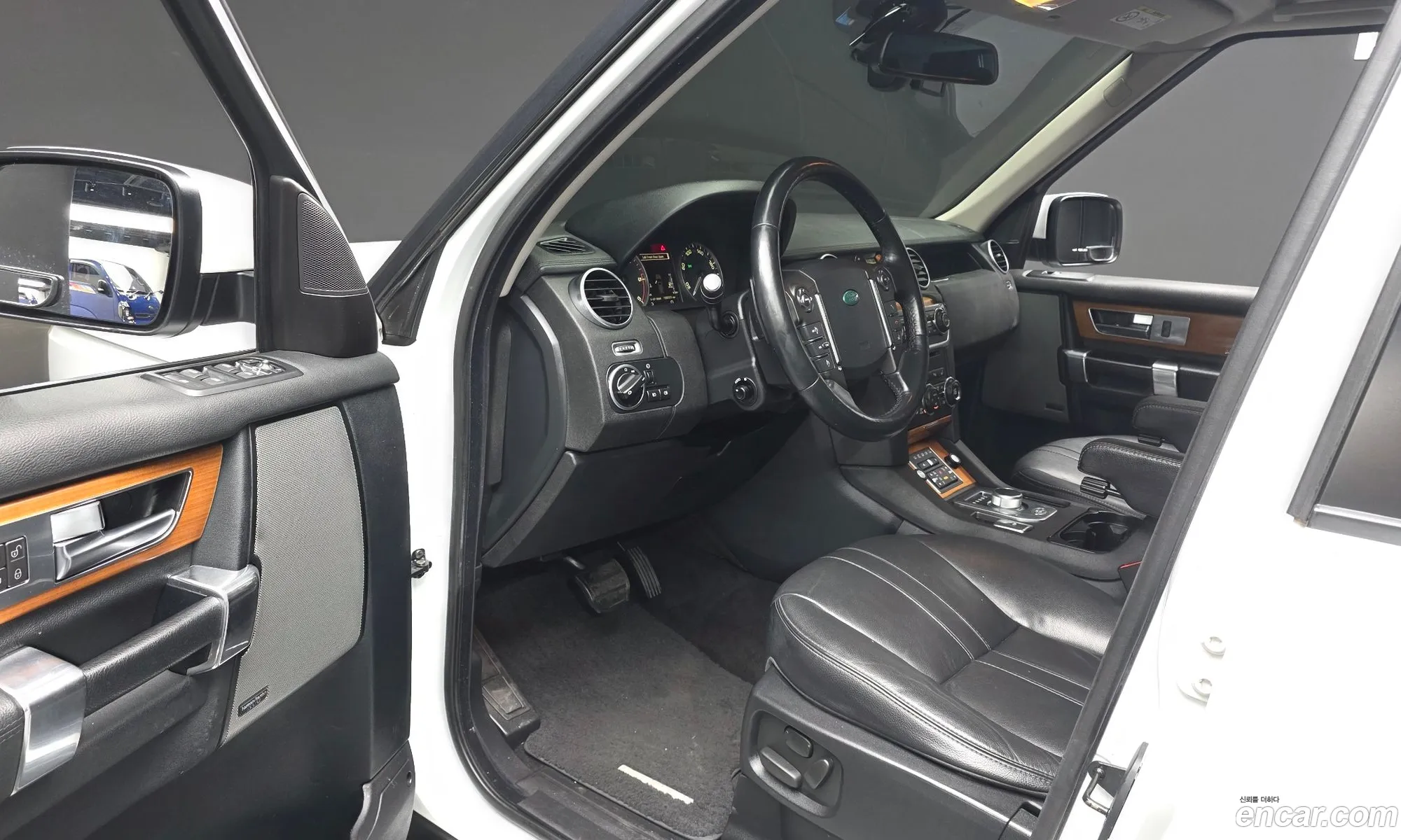 Land Rover Discovery 4 2013 SALLAAAG6DA697037 — 4