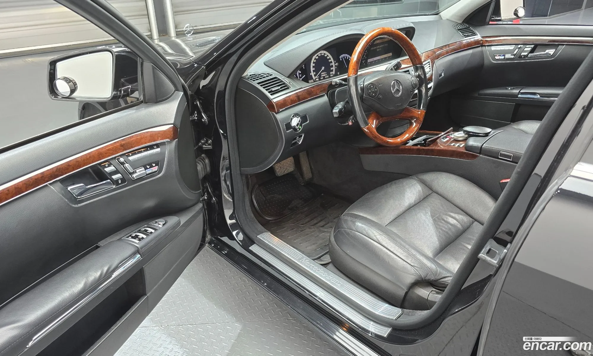 Mercedes-Benz S-Class W221 2012 — 17