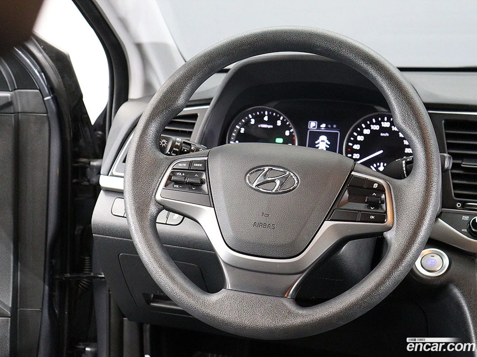 Hyundai Elantra AD 2017 — 13