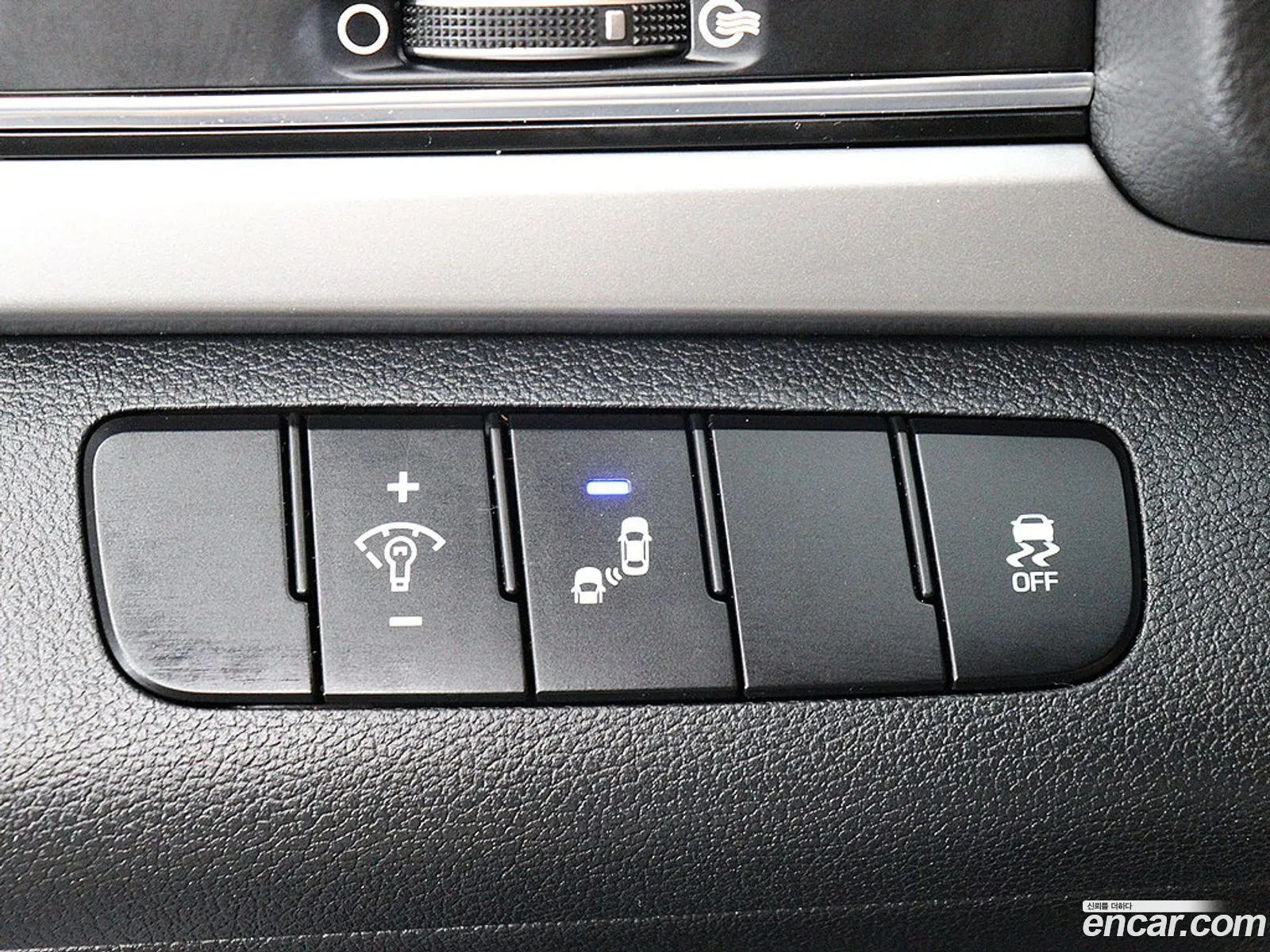 Hyundai Elantra AD 2017 — 14
