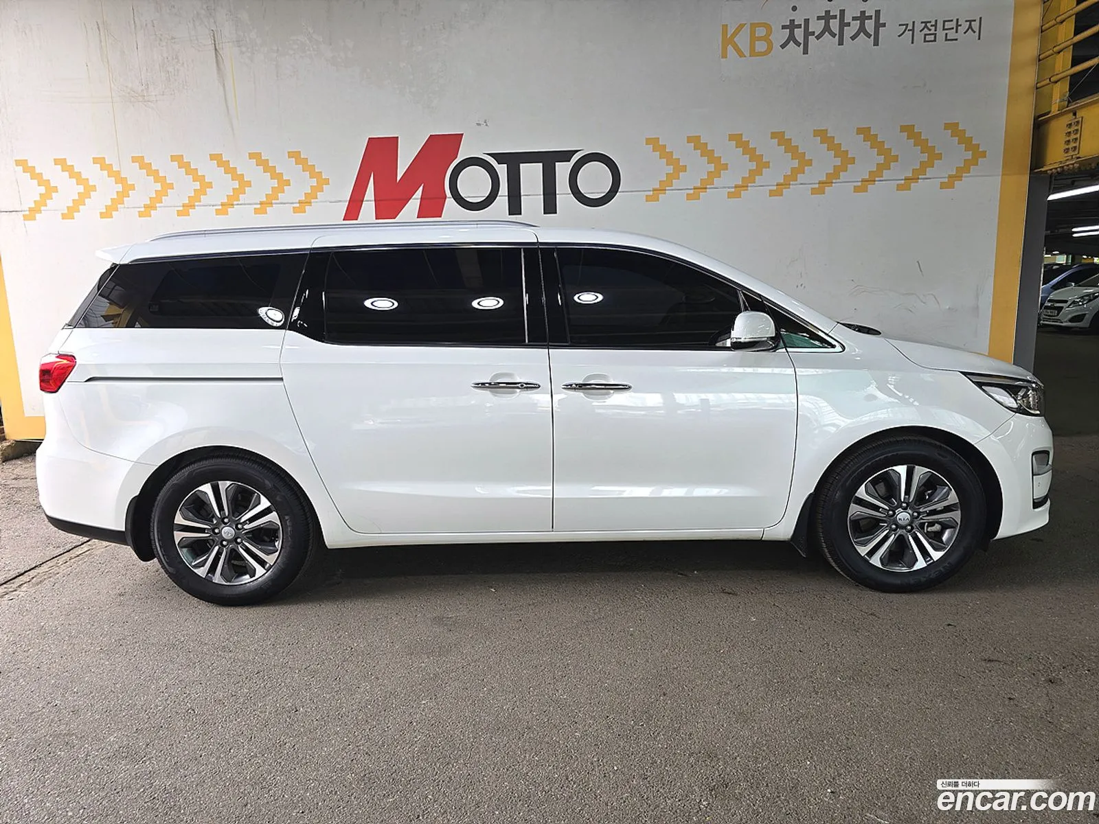 Kia Carnival 2019 — 3
