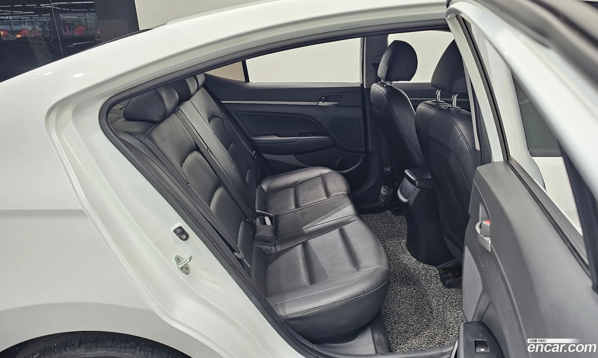 Hyundai Elantra AD 2017 — 24