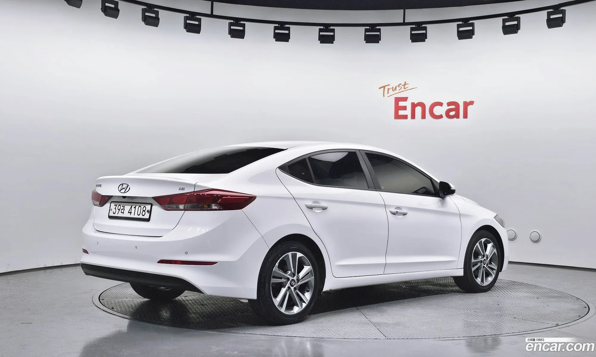 Hyundai Elantra AD 2017 — 12