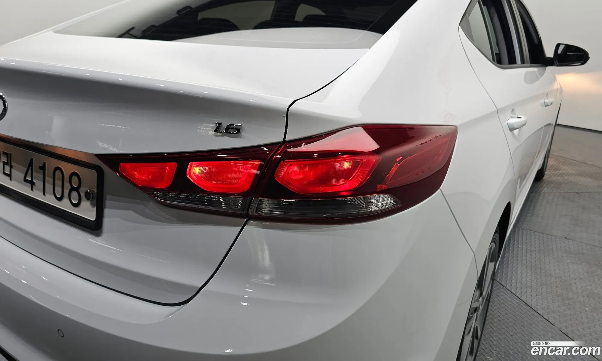 Hyundai Elantra AD 2017 — 15