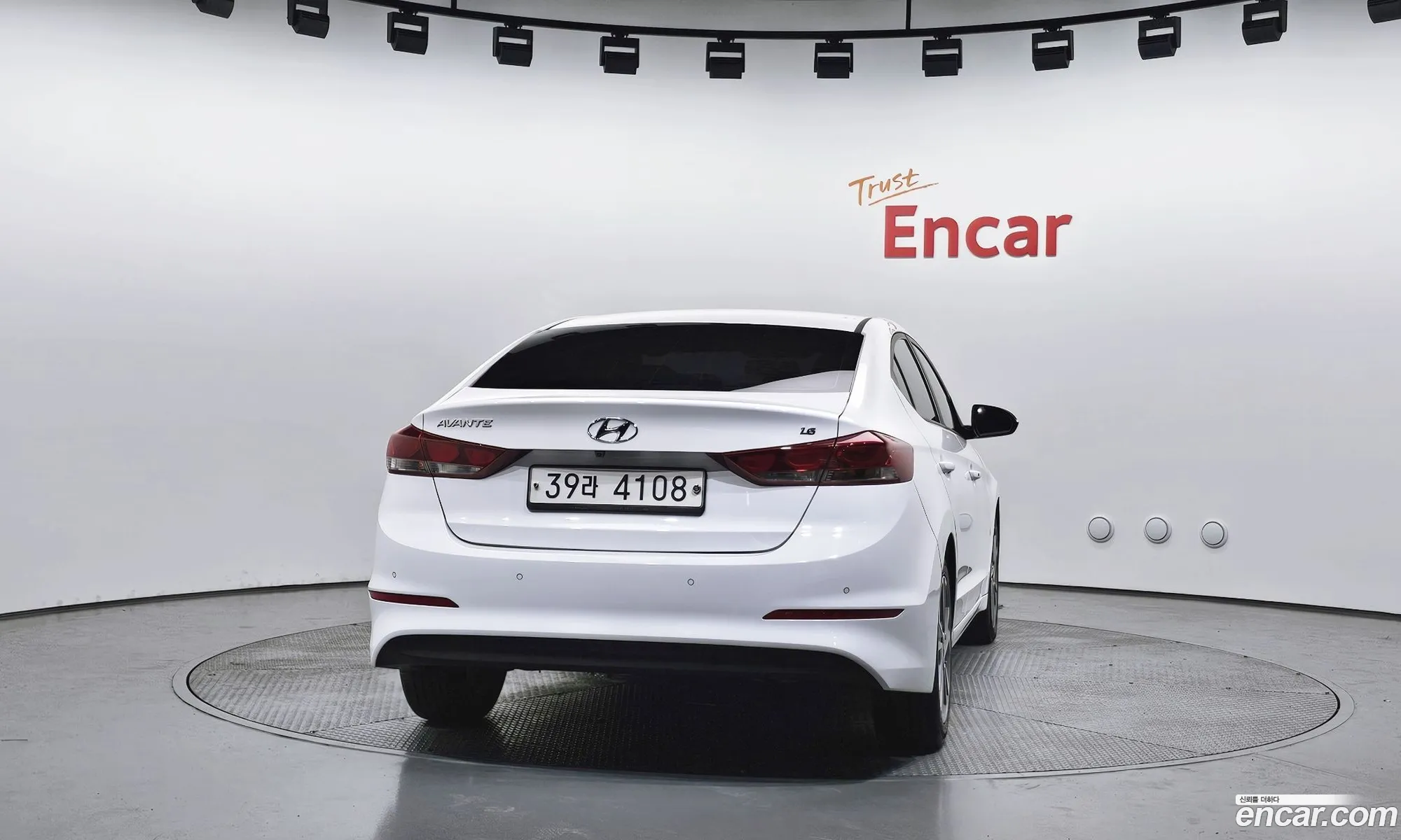 Hyundai Elantra AD 2017 — 28