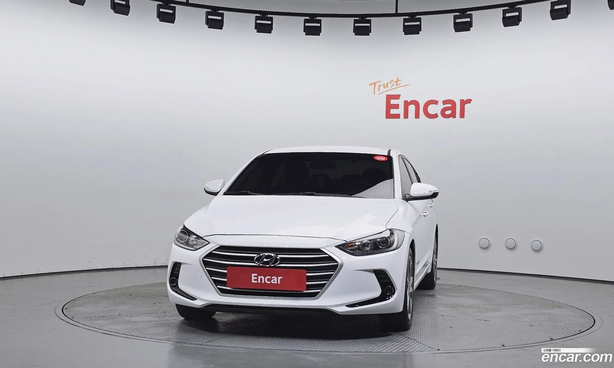 Hyundai Elantra AD 2017 — 16