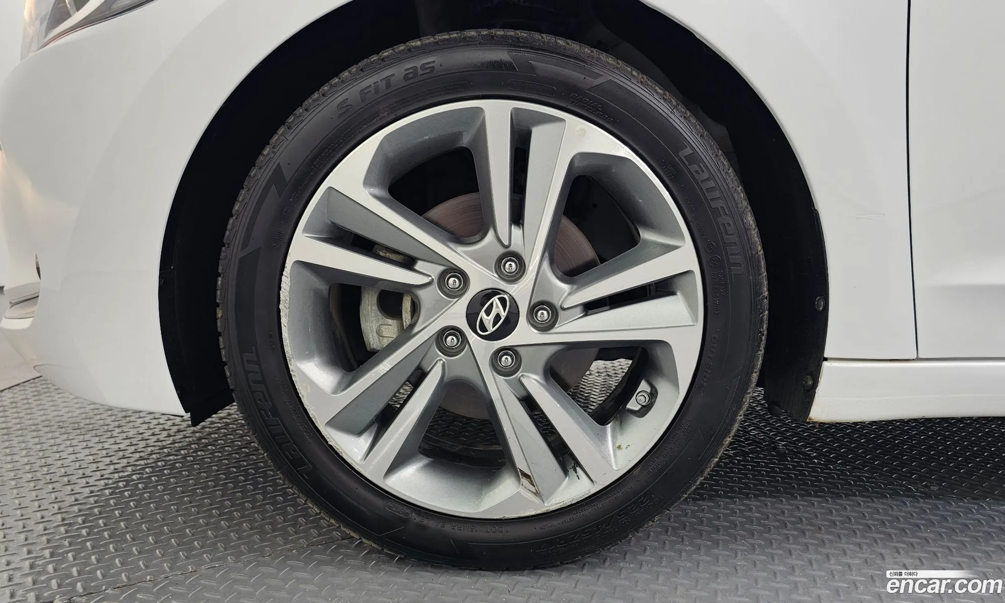 Hyundai Elantra AD 2017 — 29