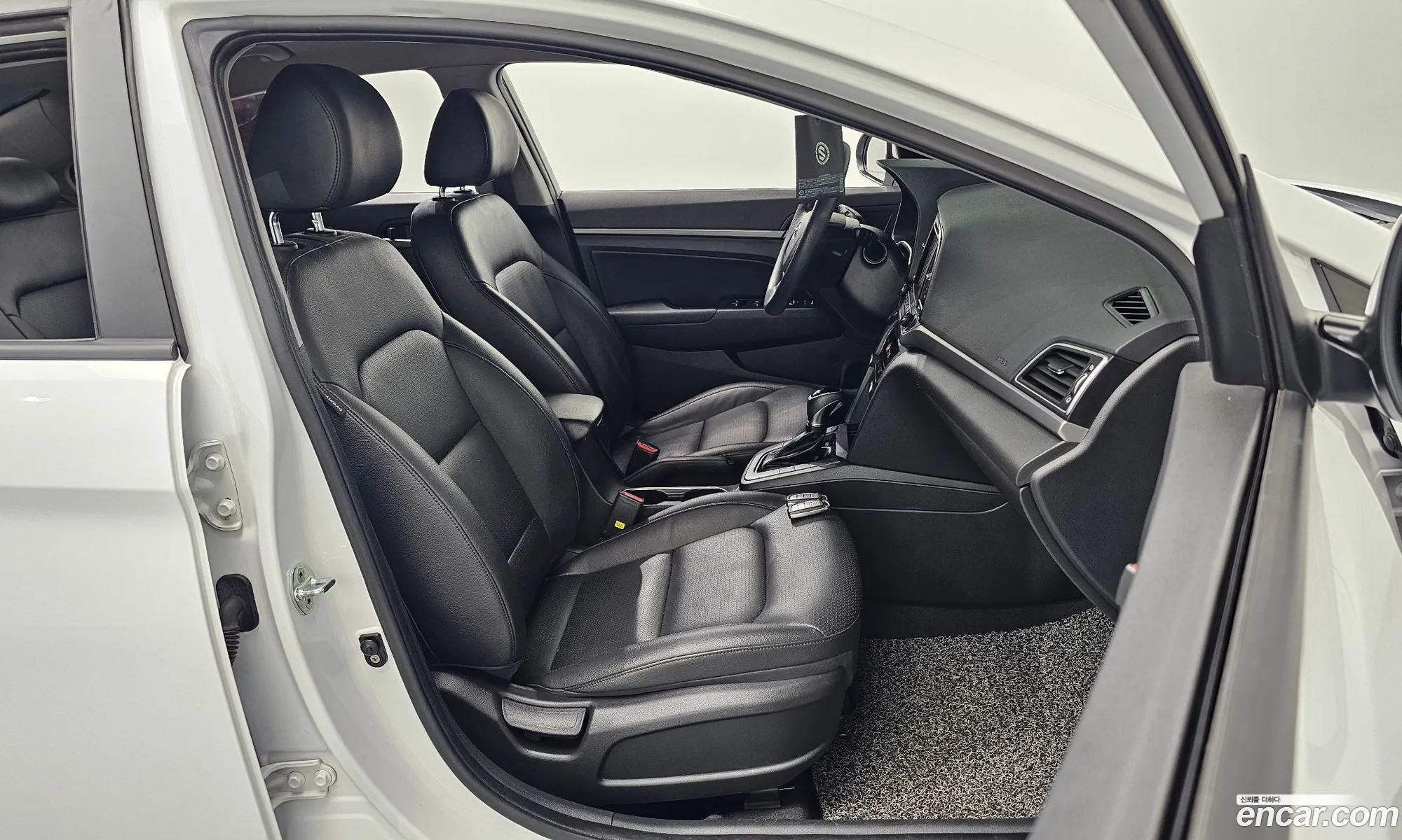 Hyundai Elantra AD 2017 — 11