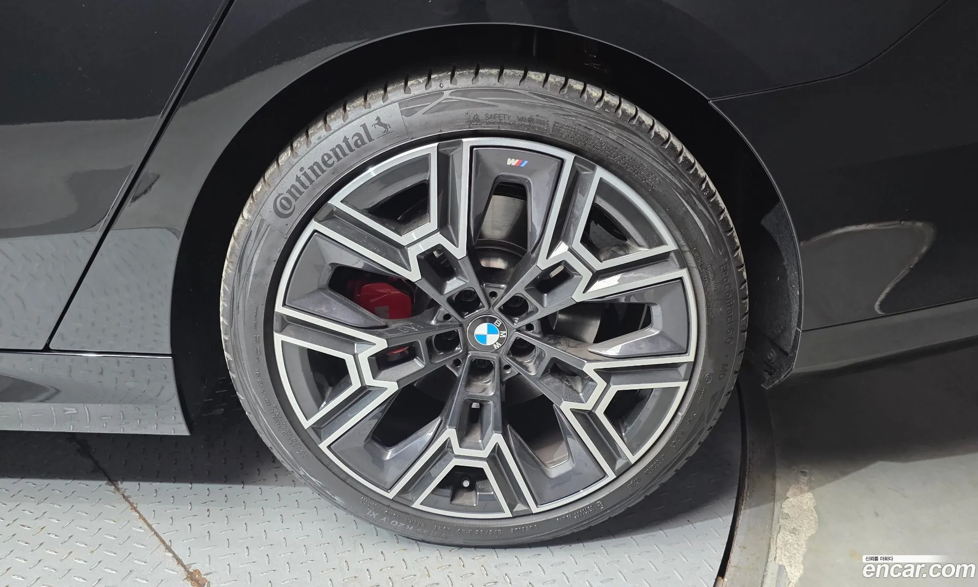 BMW 5 Series 2025 — 22