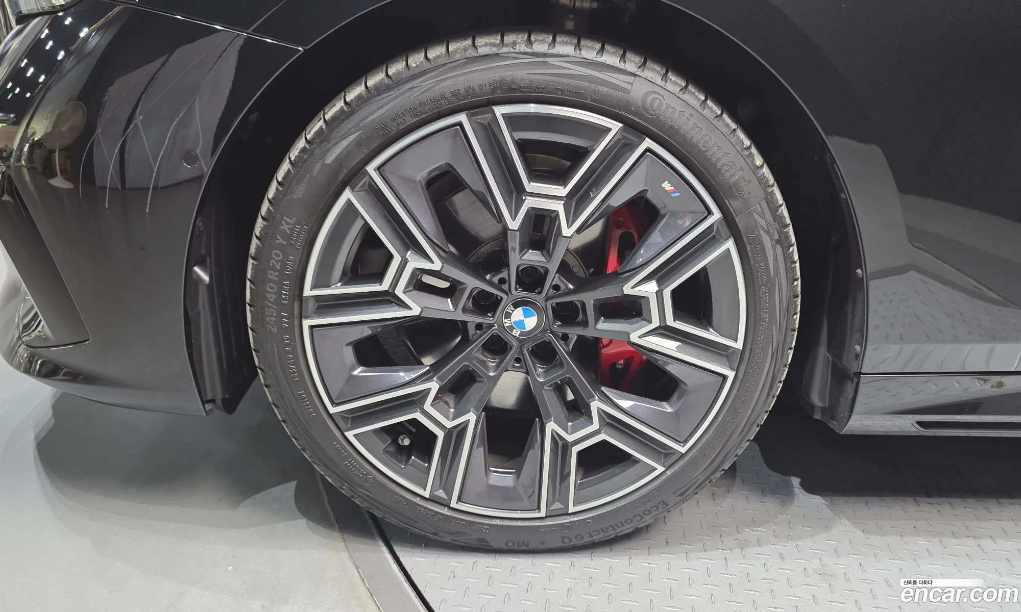 BMW 5 Series 2025 — 18