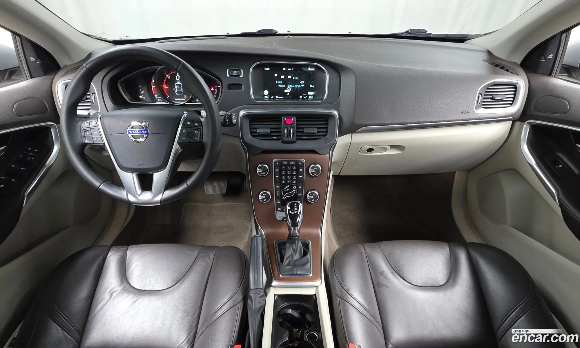 Volvo V40 2016 YV1MVA8KDG2307828 — 4