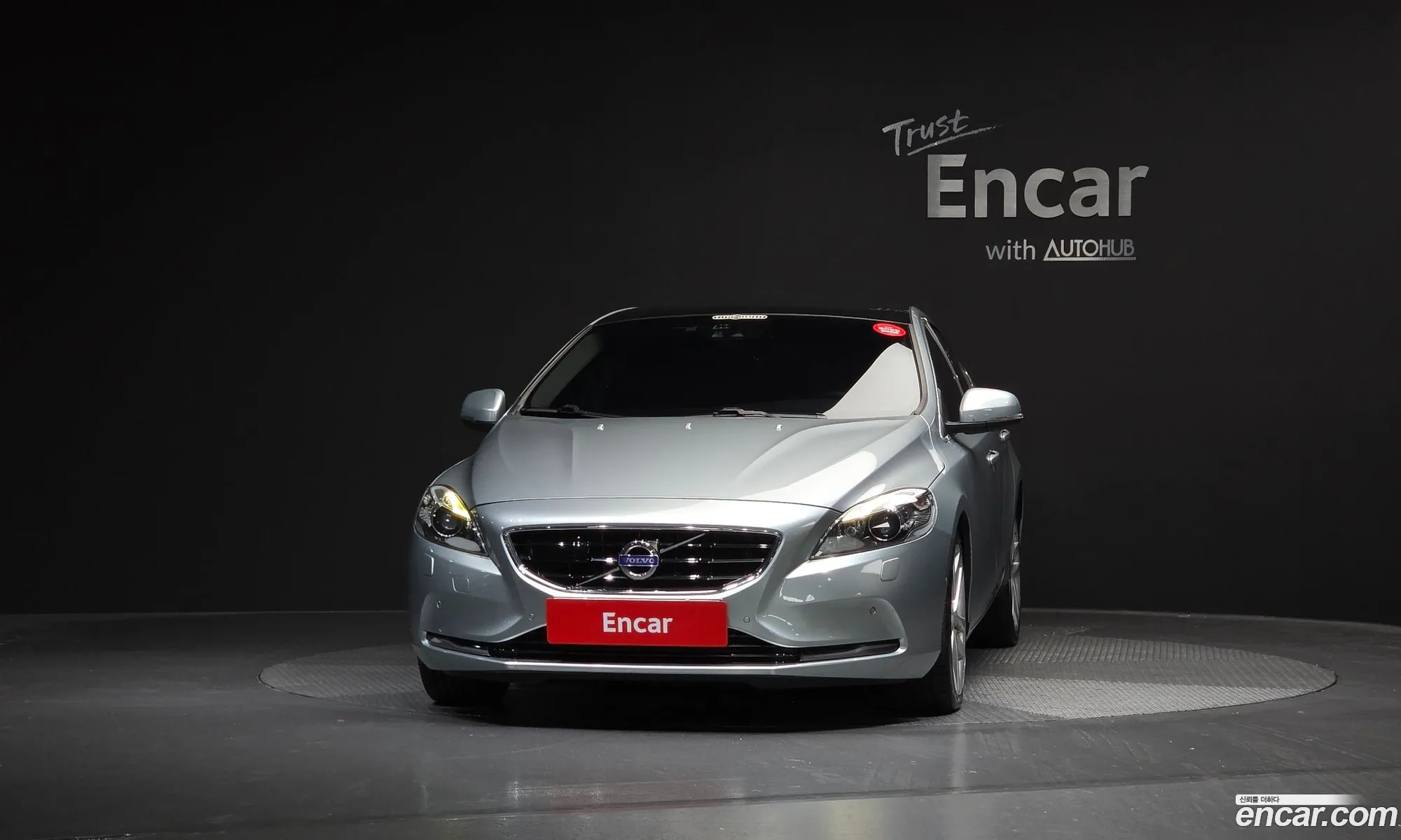Volvo V40 2016 YV1MVA8KDG2307828 — 3