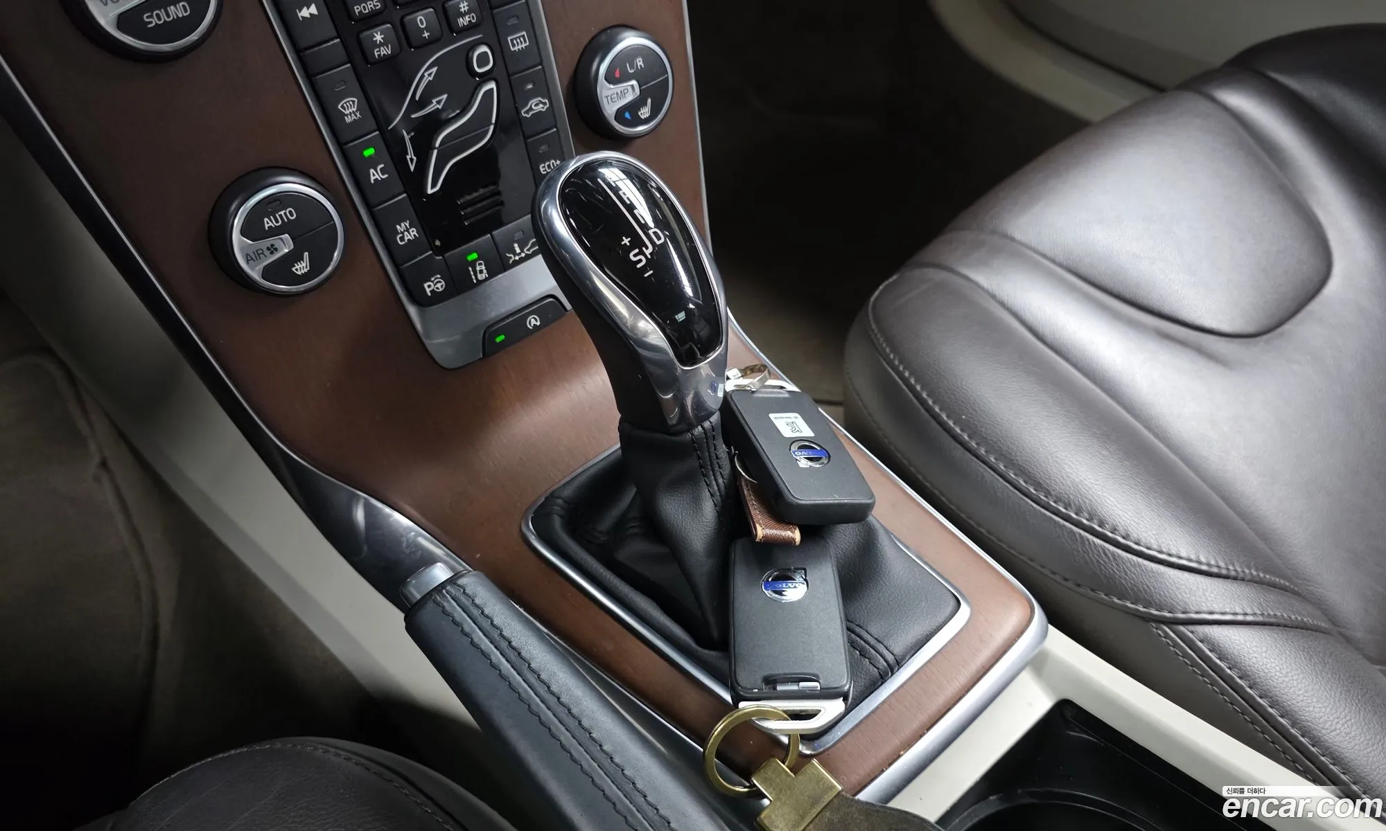 Volvo V40 2016 YV1MVA8KDG2307828 — 10