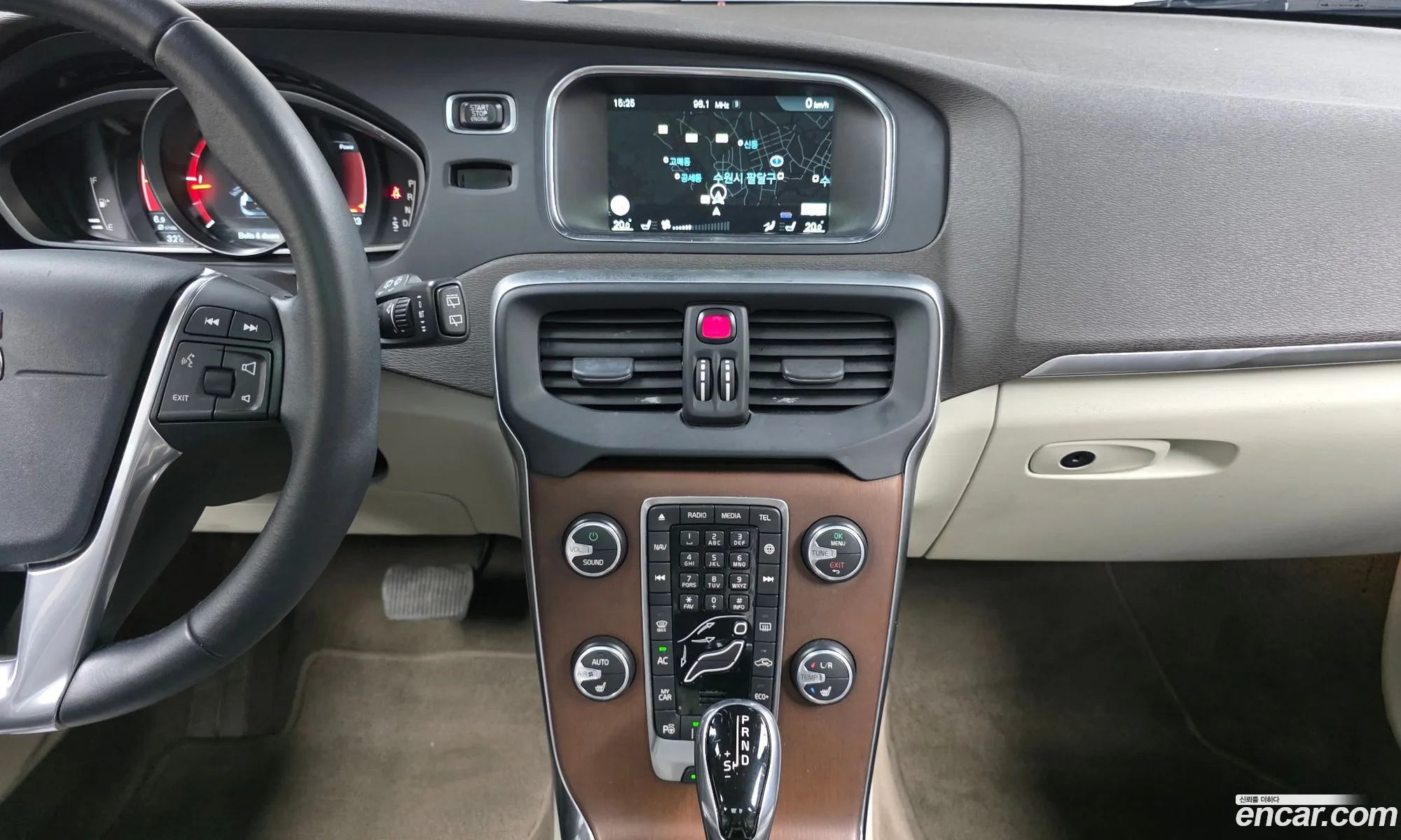 Volvo V40 2016 YV1MVA8KDG2307828 — 8