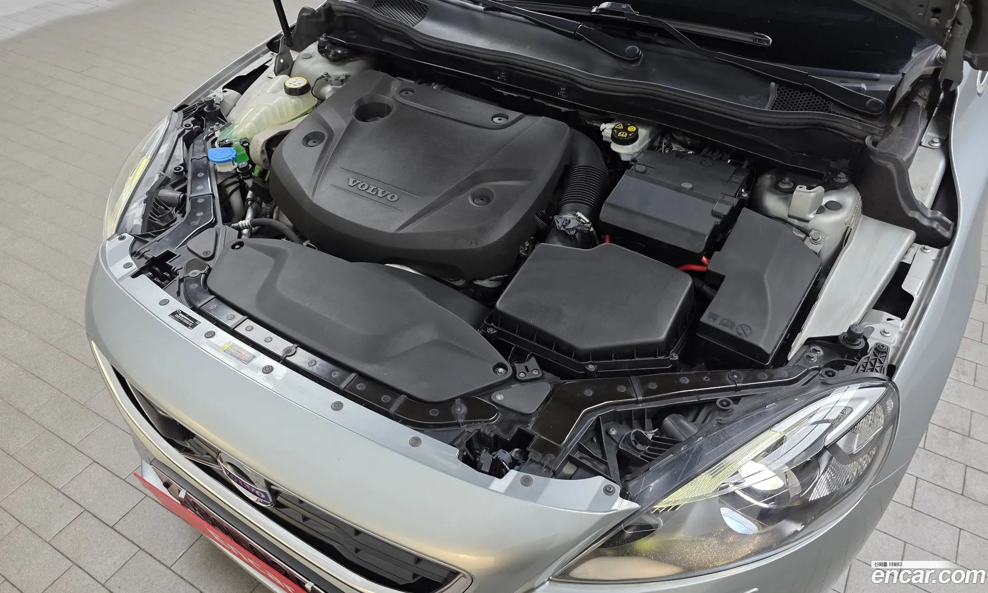 Volvo V40 2016 YV1MVA8KDG2307828 — 16