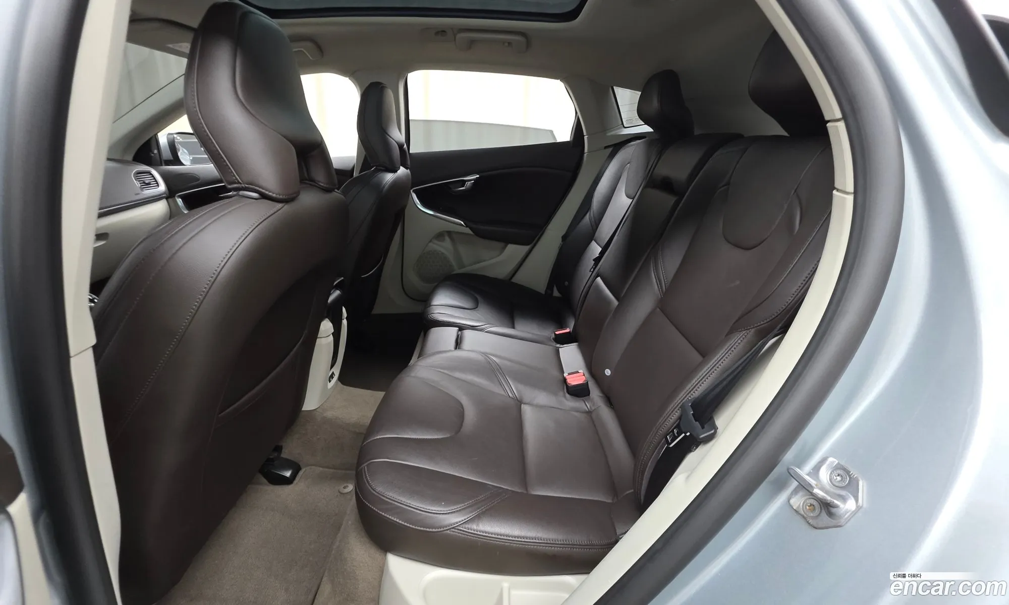 Volvo V40 2016 YV1MVA8KDG2307828 — 9