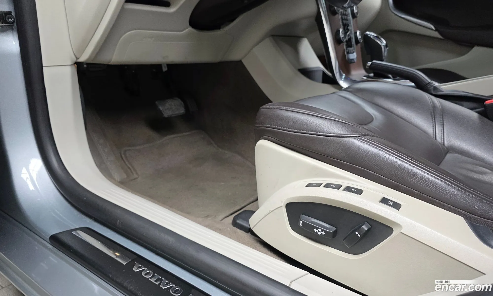 Volvo V40 2016 YV1MVA8KDG2307828 — 13