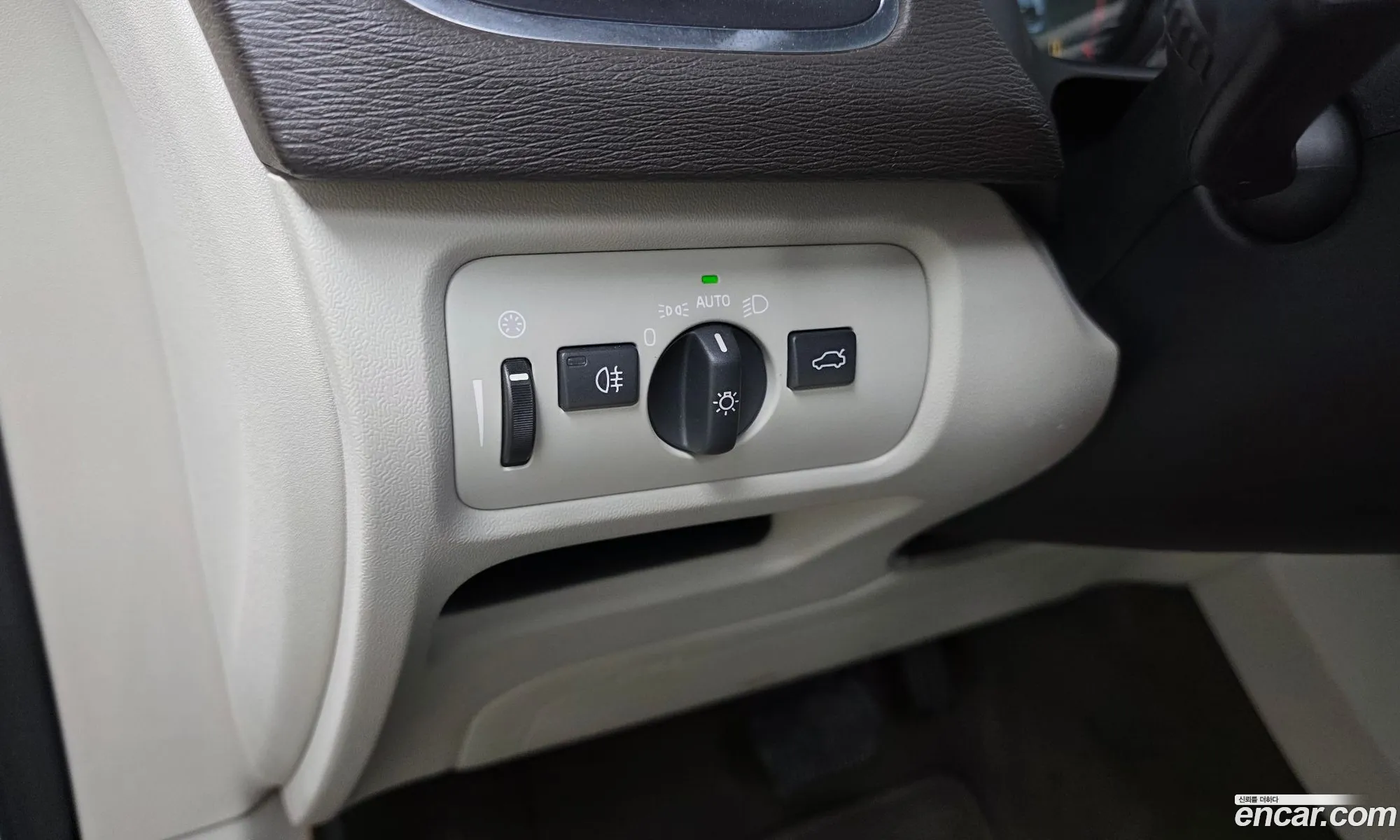 Volvo V40 2016 YV1MVA8KDG2307828 — 12