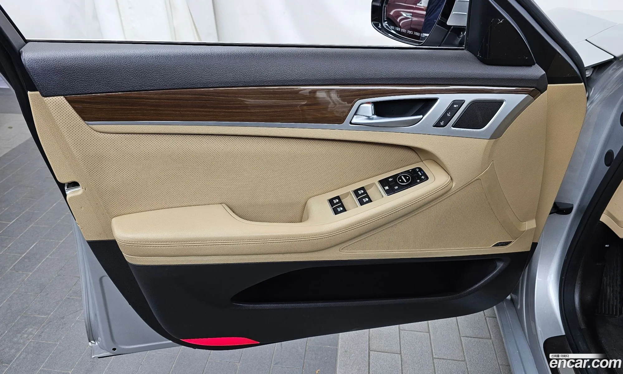 Hyundai Genesis DH 2014 KMHGM41DBFU028205 — 32