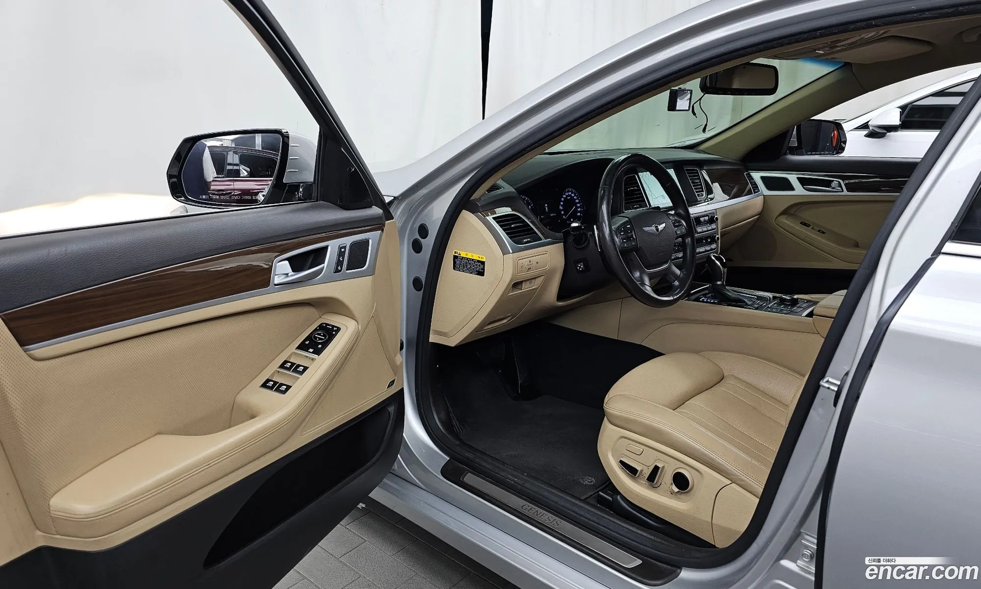 Hyundai Genesis DH 2014 KMHGM41DBFU028205 — 29