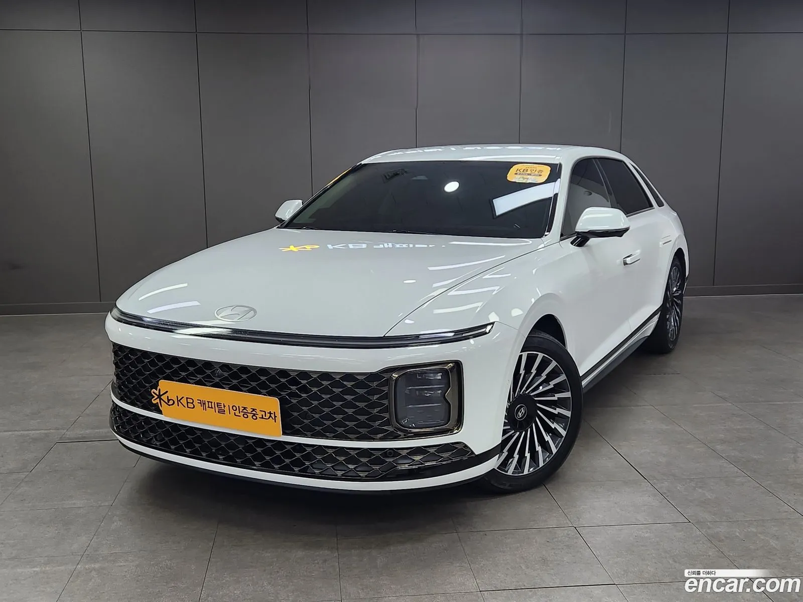 Hyundai Grandeur Hybrid 2023 — 3