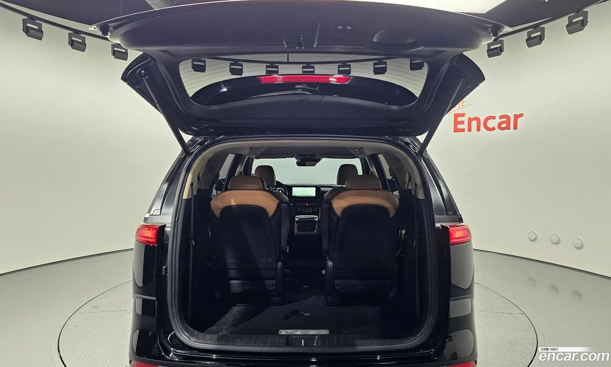 Kia Carnival 2023 — 18