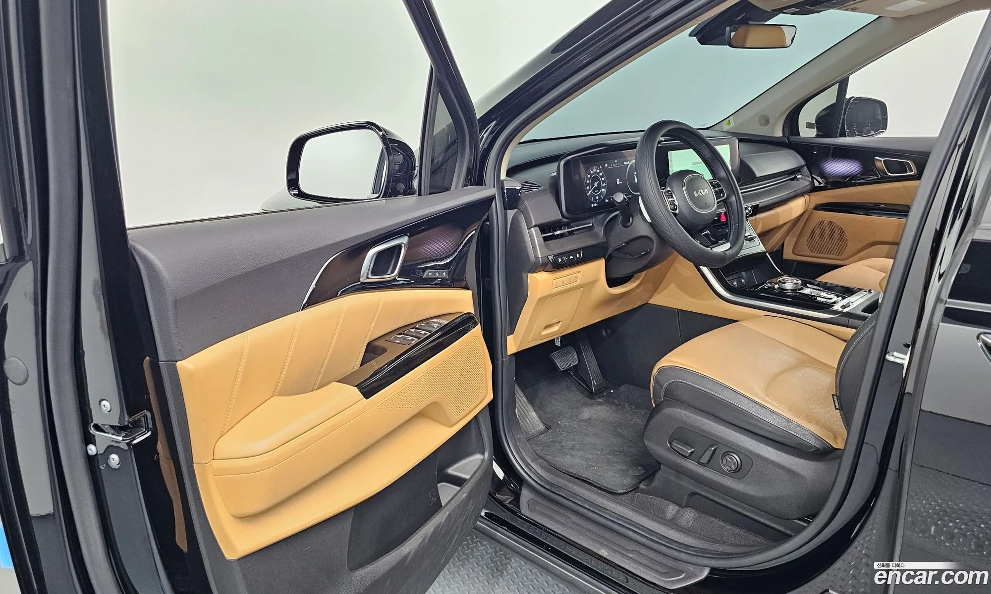 Kia Carnival 2023 — 17
