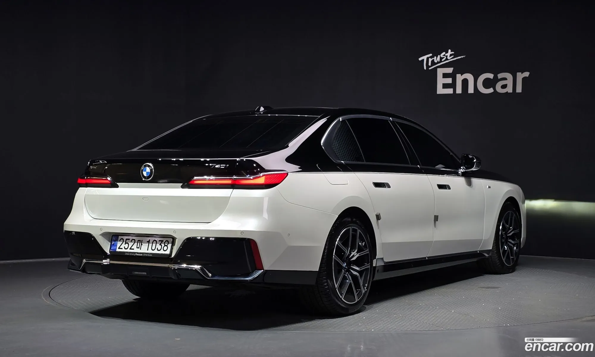 BMW 7 Series 2024 WBA31EH05RCR41562 — 29