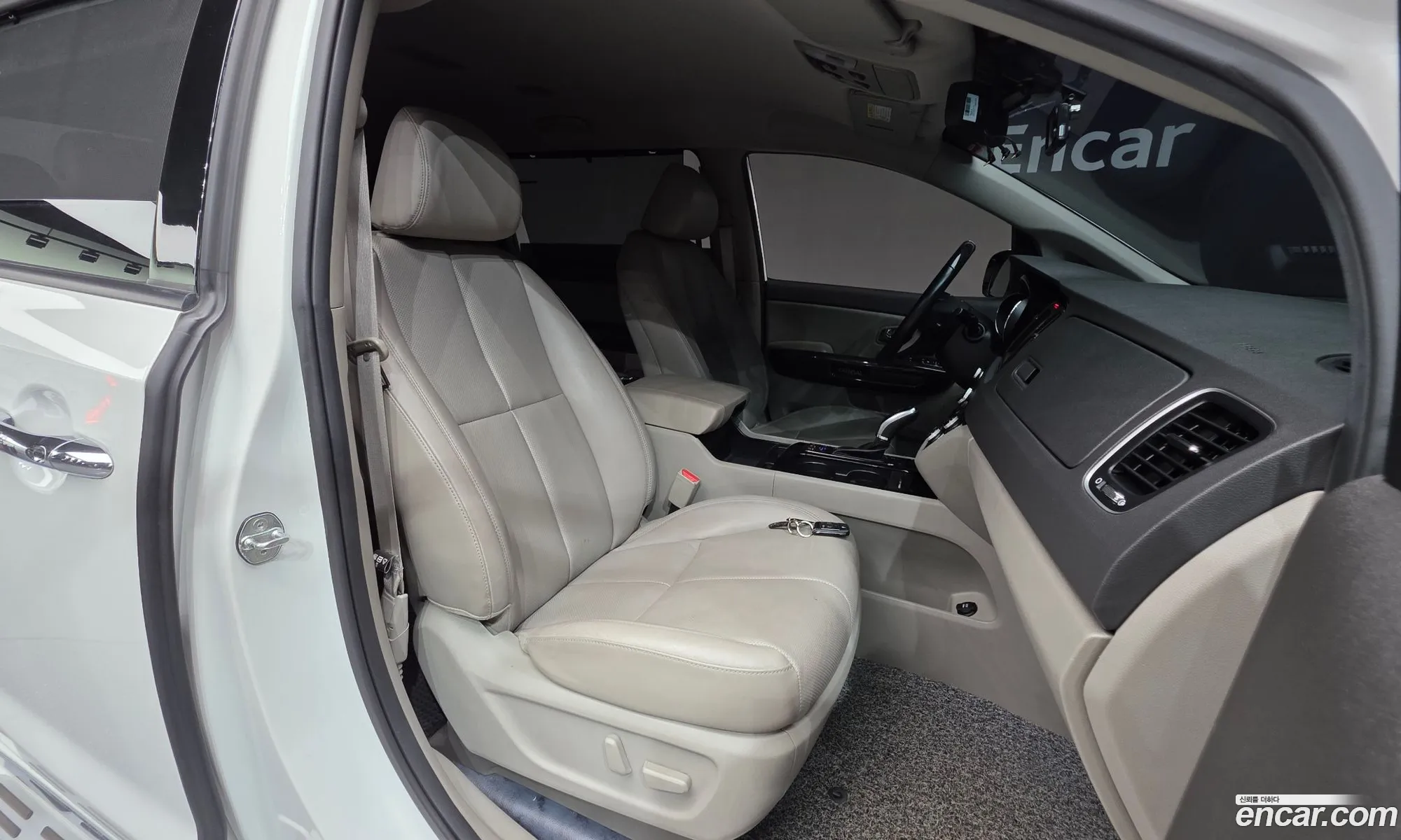 Kia Carnival 2017 KNAMD81ABJS425834 — 6