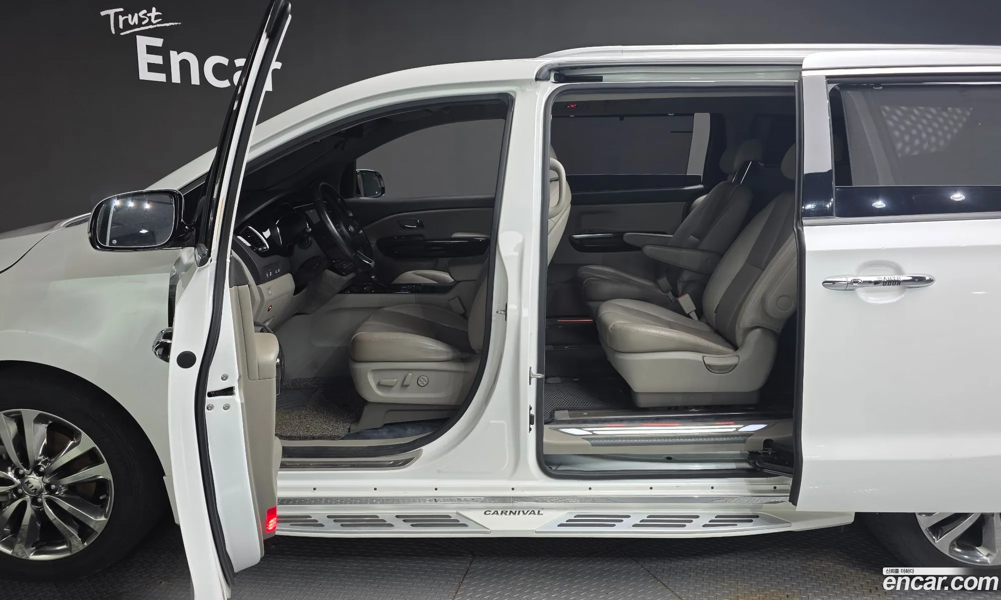 Kia Carnival 2017 KNAMD81ABJS425834 — 14