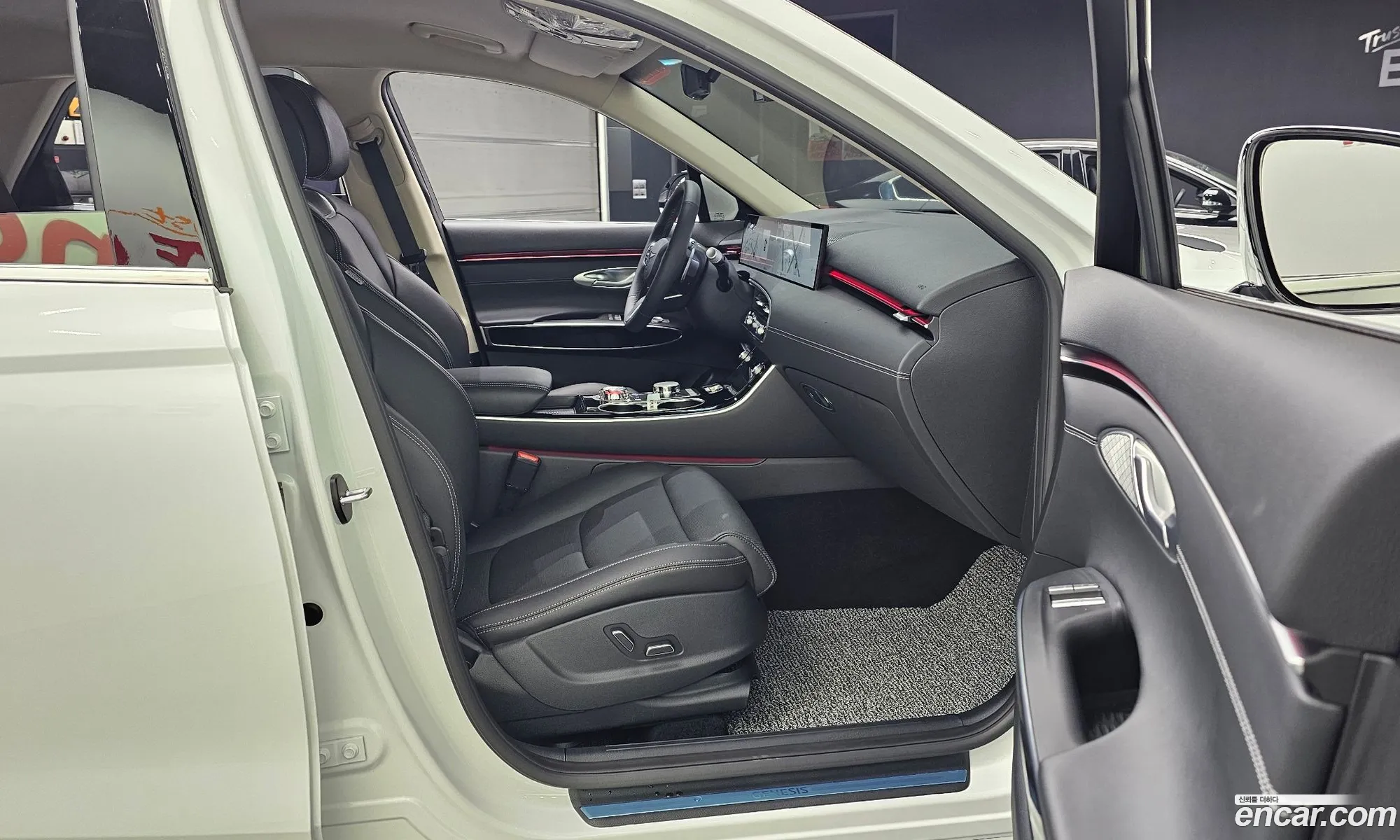 Genesis GV70 2025 — 16
