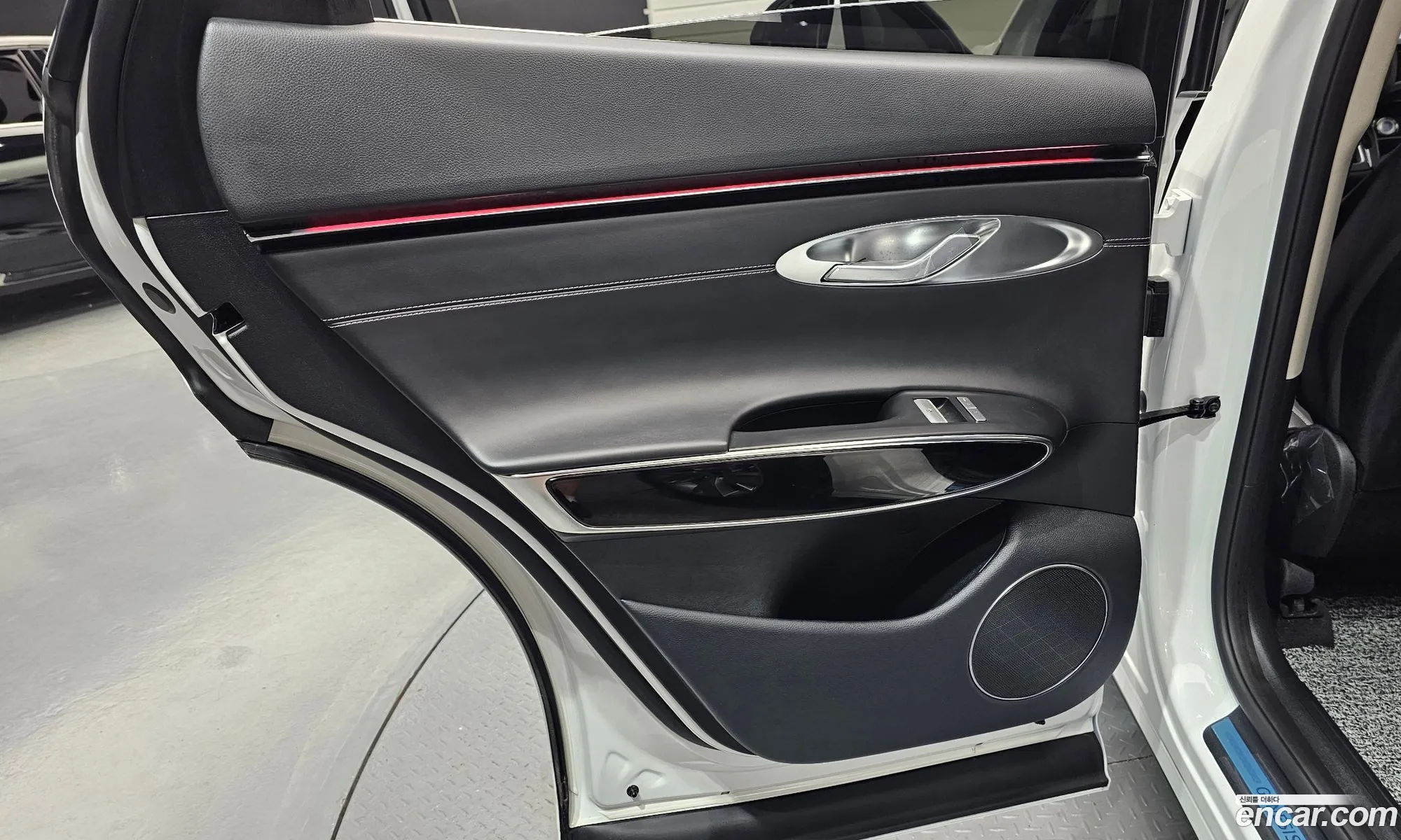 Genesis GV70 2025 — 21