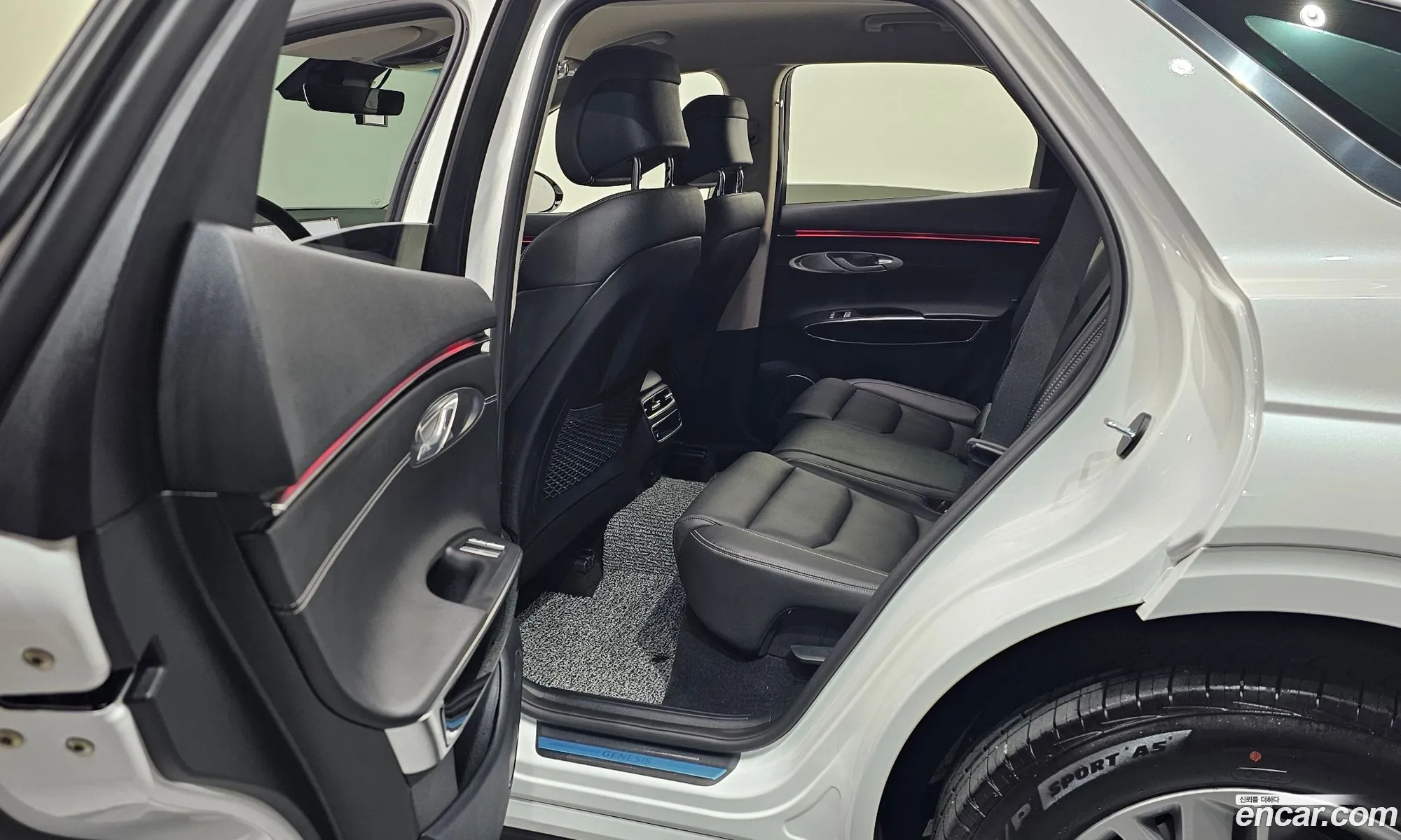 Genesis GV70 2025 — 12