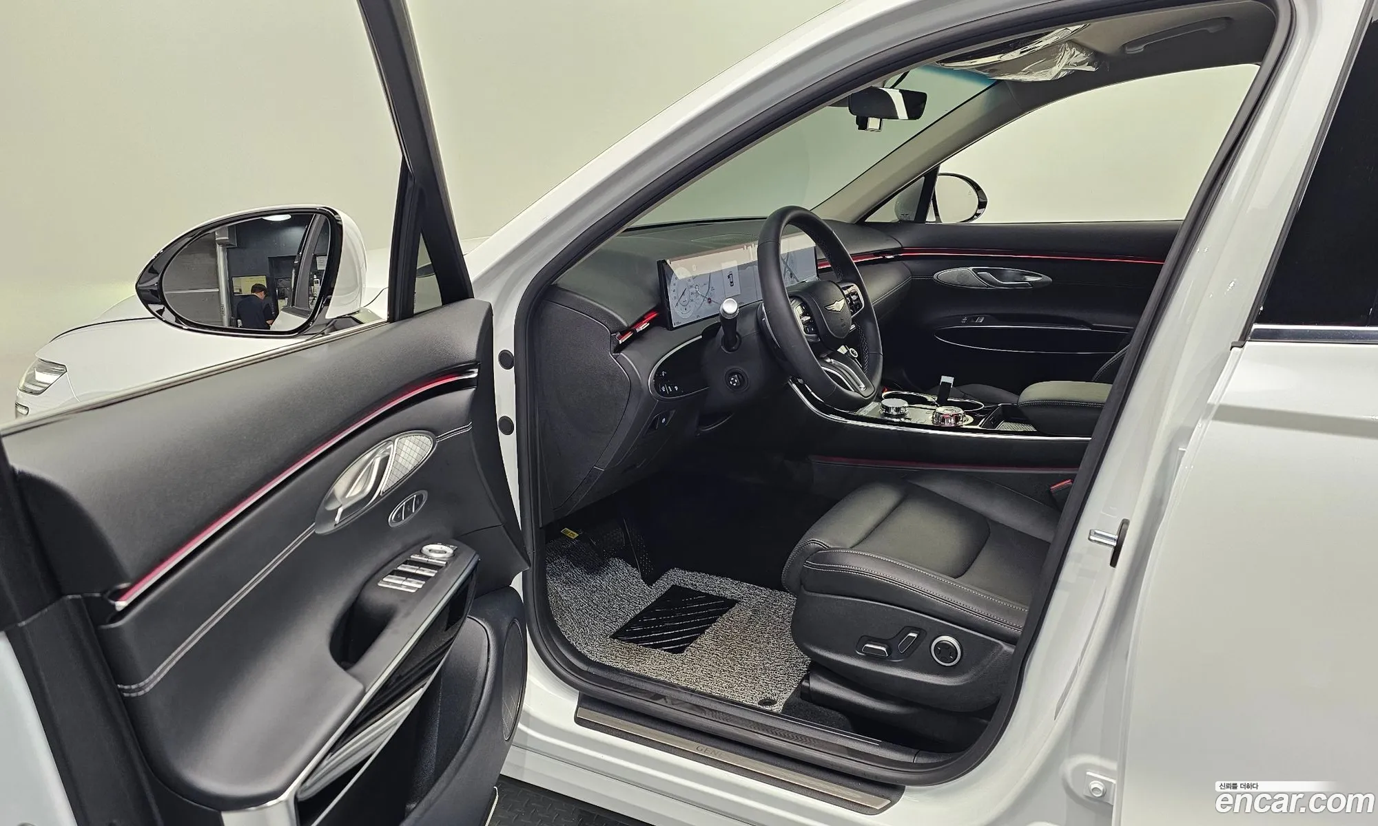 Genesis GV70 2025 — 3