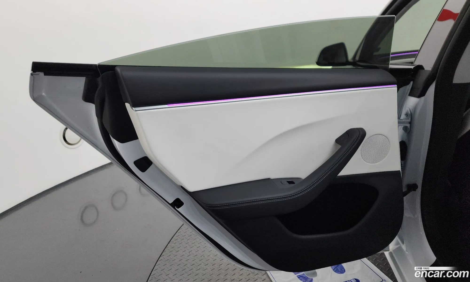 Tesla Model 3 2024 — 22